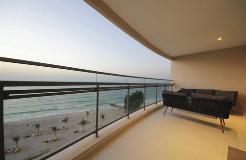 Bouvet Island House | 3-bedroom Beachfront apartment with private Beach access