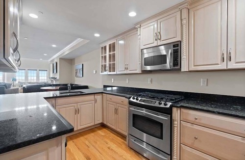 Falmouth Heights Condo | 3 Bedroom Beachfront Falmouth Condo RPAM053