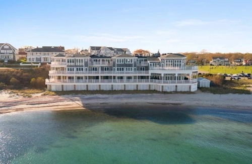 Falmouth Heights Condo | 3 Bedroom Beachfront Falmouth Condo RPAM053