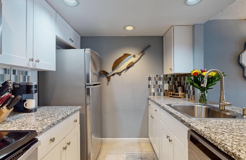 Southend Condo | 3 Bedroom Beachfront Condo with 2 Pools