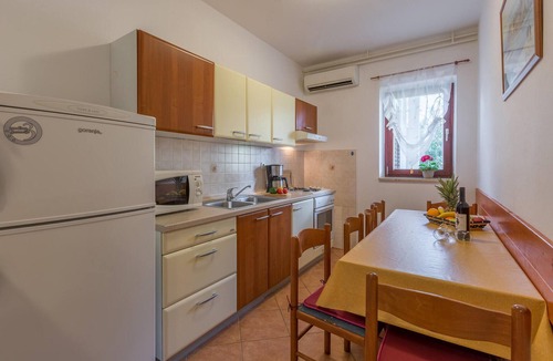 Vrvari Apartment | 3 bedroom beautiful apartment in Porec
