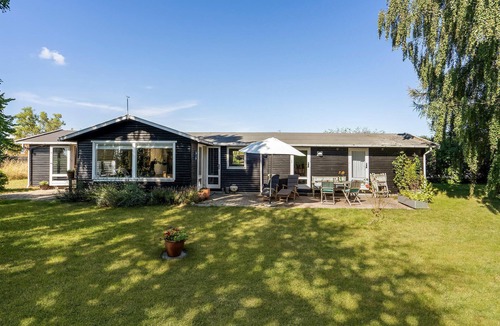 Bog By House | 3 bedroom beautiful home in Bogø By