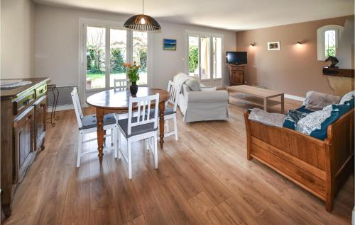 Rognonas House | 3 Bedroom Beautiful Home In Rognonas