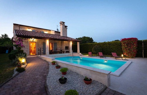 Brecevici House | 3 bedroom beautiful home in Tinjan