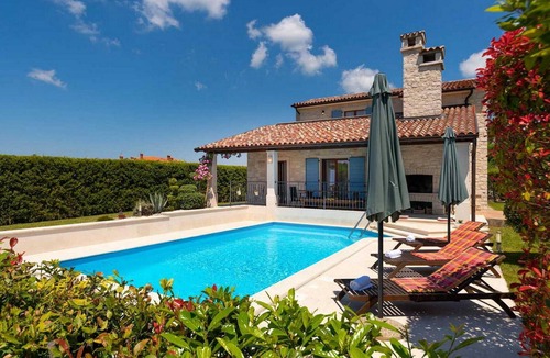 Brecevici House | 3 bedroom beautiful home in Tinjan