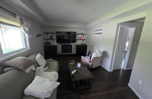 Bethel Bed & Breakfast | 3-bedroom bed & breakfast in quaint Kansas City with AC