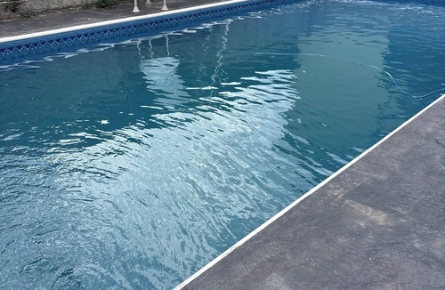 Irvine Bed & Breakfast | 3-bedroom bed & breakfast in pleasant Irvine with AC