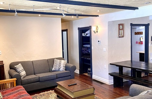 The Blue Mountains Cottage | 3 Bedroom Blue Mountain Cottage With hot tub