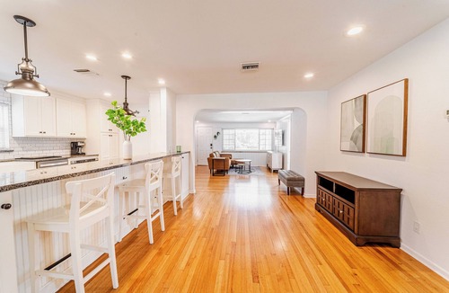 Orwin Manor House | 3-bedroom Bungalow in Welcoming Winter Park with WiFi, AC