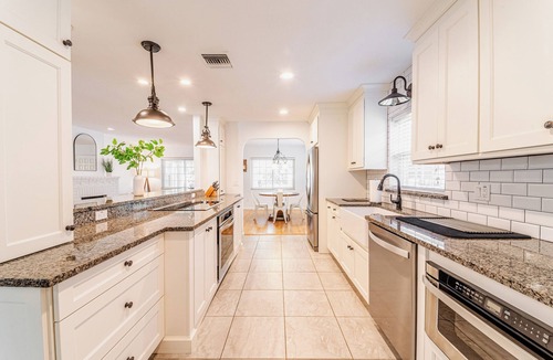 Orwin Manor House | 3-bedroom Bungalow in Welcoming Winter Park with WiFi, AC