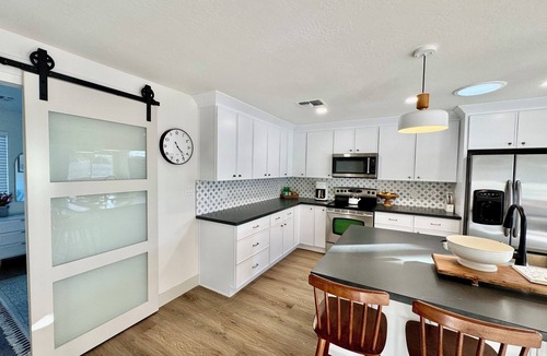 Tempe House | 3-bedroom bungalow with pool and hot tub