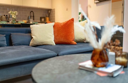 Fortune Green Apartment | 3 Bedroom by Kilburn & Hampstead