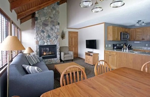 Breezy Point Resort | 3-bedroom cabin at Breezy Point Resort on golf course, Sleeps up to 10
