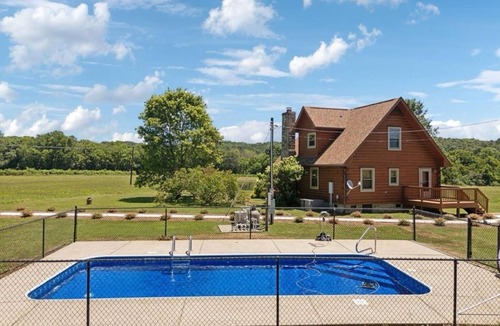 Rutherford County Cabin | 3-bedroom cabin in peaceful Lascassas with AC