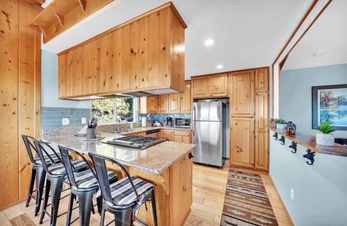 Running Springs Cabin | 3-bedroom cabin near Santa's Village-13 minutes from Snow Valley Mountain Resort