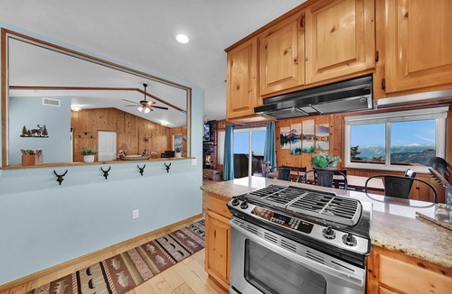 Running Springs Cabin | 3-bedroom cabin near Santa's Village-13 minutes from Snow Valley Mountain Resort