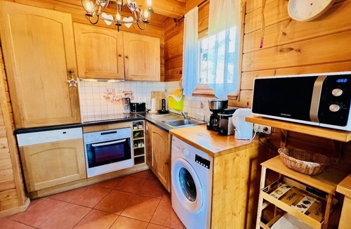 La Joue du Loup Ski Chalet | 3 bedroom cabin with pool