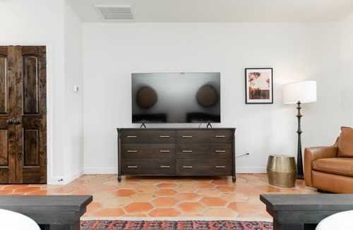 Nemo Cottage | 3 Bedroom Casita (6 Queen Beds)