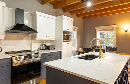 Bayview House | 3-Bedroom Chalet with Kayak in private community - minutes to Cavendish Beach
