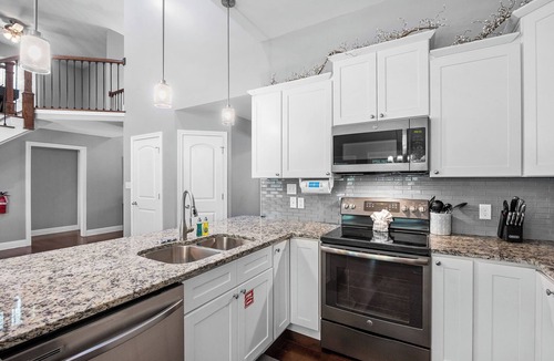 Pigeon Forge Cottage | 3-Bedroom Chalet with Arcade and Pool Table