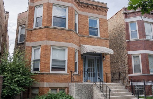 Ravenswood Manor Apartment | 3 Bedroom Chicago Apartment w/Large Kitchen & In-Unit Laundry