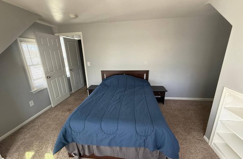 Oak Park Condo | 3-bedroom condo in charming Oak Park with WiFi, AC, laundry, garage and basement