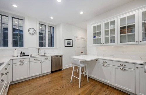 Gold Coast Condo | 3-bedroom condo in cool Chicago with WiFi, AC