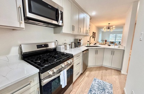 Greenwich Condo | 3-bedroom condo in fantastic Greenwich with cool AC unit A