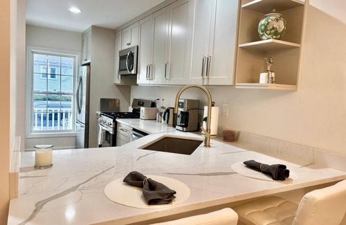 Greenwich Condo | 3-bedroom condo in fantastic Greenwich with cool AC unit A