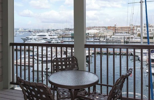 Historic Hill Condo | 3 Bedroom Condo, Sleeps 8, Kitchen, Downtown Newport, Onshore Resort!