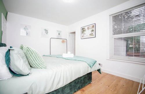 Gillingham Apartment | 3 bedroom-Contractors-Professionals