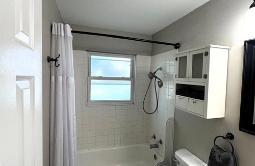 Bloomington House | 3 Bedroom Convenient Ranch