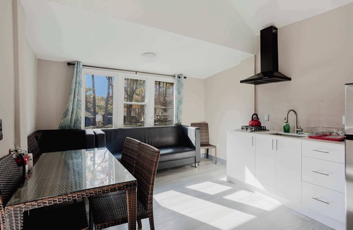 Gravenhurst House | 3-Bedroom Cottage #7 - Austrian Pine