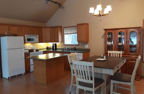 Grand Beach Cottage | 3 Bedroom Cottage - Sunroom + Patio + Fire Pit
