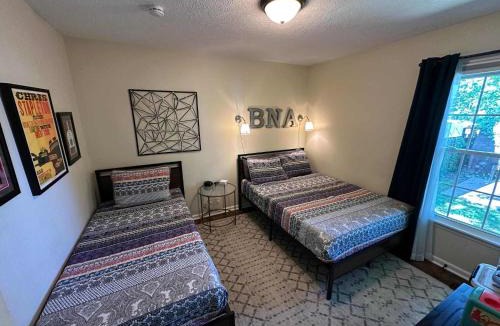 Inglewood House | 3 Bedroom Cottage Only 3 Miles from Downtown