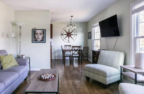 Inglewood House | 3 Bedroom Cottage Only 3 Miles from Downtown