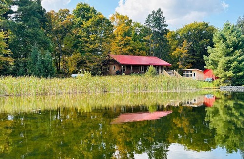 Bancroft Cottage | 3-Bedroom Cottage Small Quiet Lake.Perfect for Nature Lovers & Trail Enthusiasts