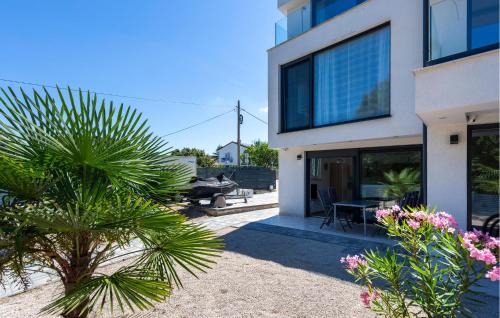 Malinska Apartment | 3 Bedroom Cozy Apartment In Malinska