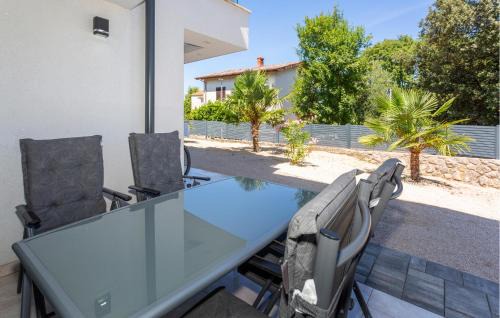Malinska Apartment | 3 Bedroom Cozy Apartment In Malinska