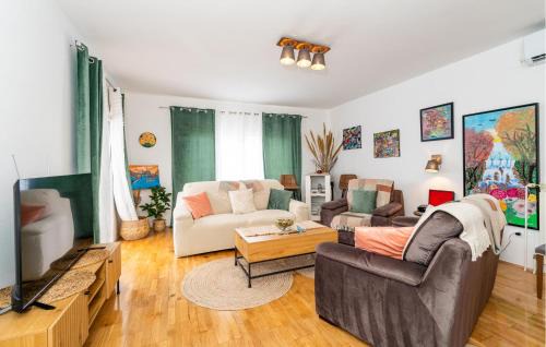Zvekovica Apartment | 3 Bedroom Cozy Apartment In Cavtat
