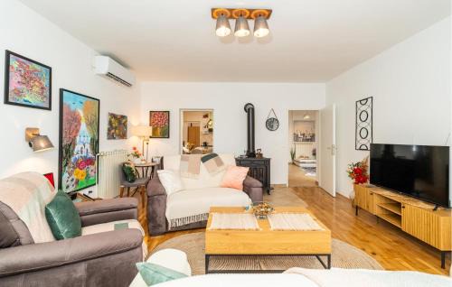 Zvekovica Apartment | 3 Bedroom Cozy Apartment In Cavtat