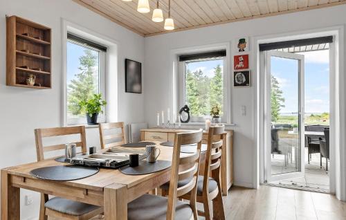 Hojslev House | 3 Bedroom Cozy Home In Højslev