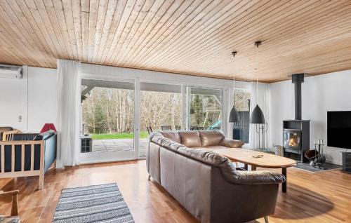 Hou House | 3 Bedroom Cozy Home In Hals