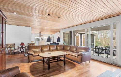 Hou House | 3 Bedroom Cozy Home In Hals
