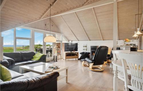 Trend House | 3 Bedroom Cozy Home In Løgstør