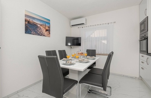Prolozac House | 3 bedroom cozy home in Sumet