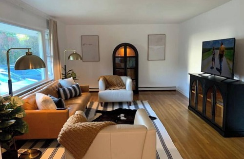 McKownville House | 3 Bedroom Cozy Ranchnn