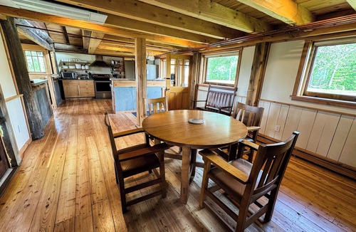 Ithaca House | 3 bedroom Custom Hilltop Getaway with Stunning Views!