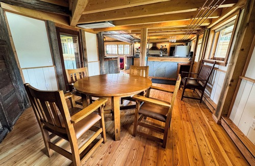 Ithaca House | 3 bedroom Custom Hilltop Getaway with Stunning Views!