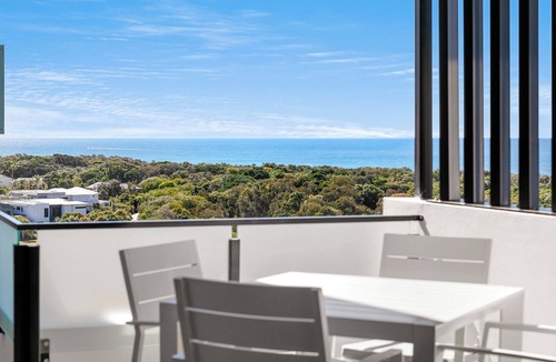 Bokarina Apartment | 3 Bedroom Deluxe with partial ocean view